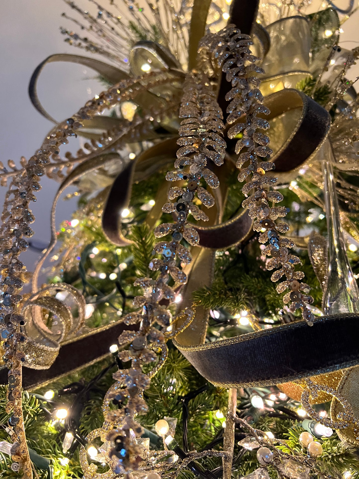 CHRISTMAS FEATHERS (GOLD)