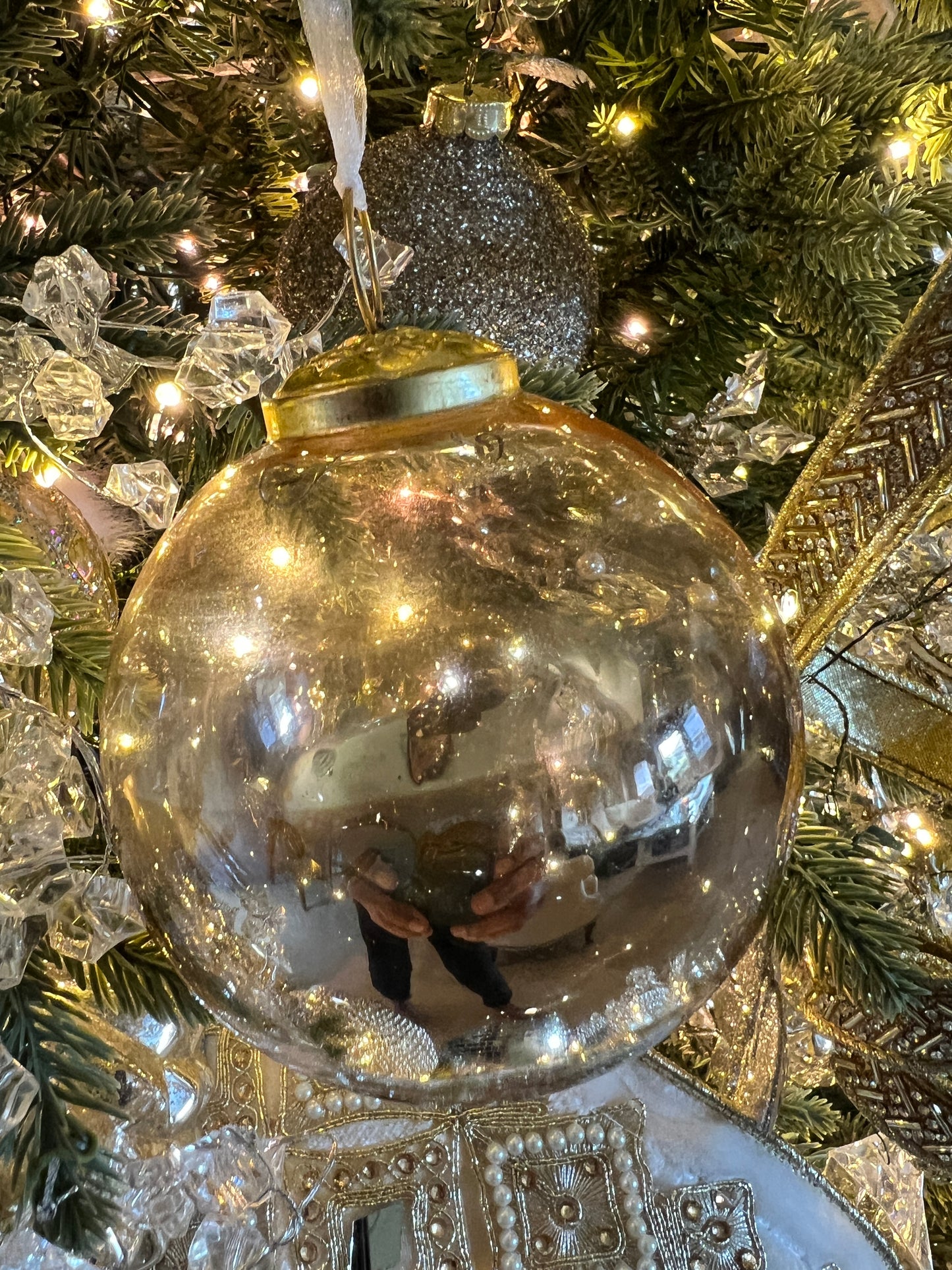 4" GLASS OMBRE" BALL ORNAMENT