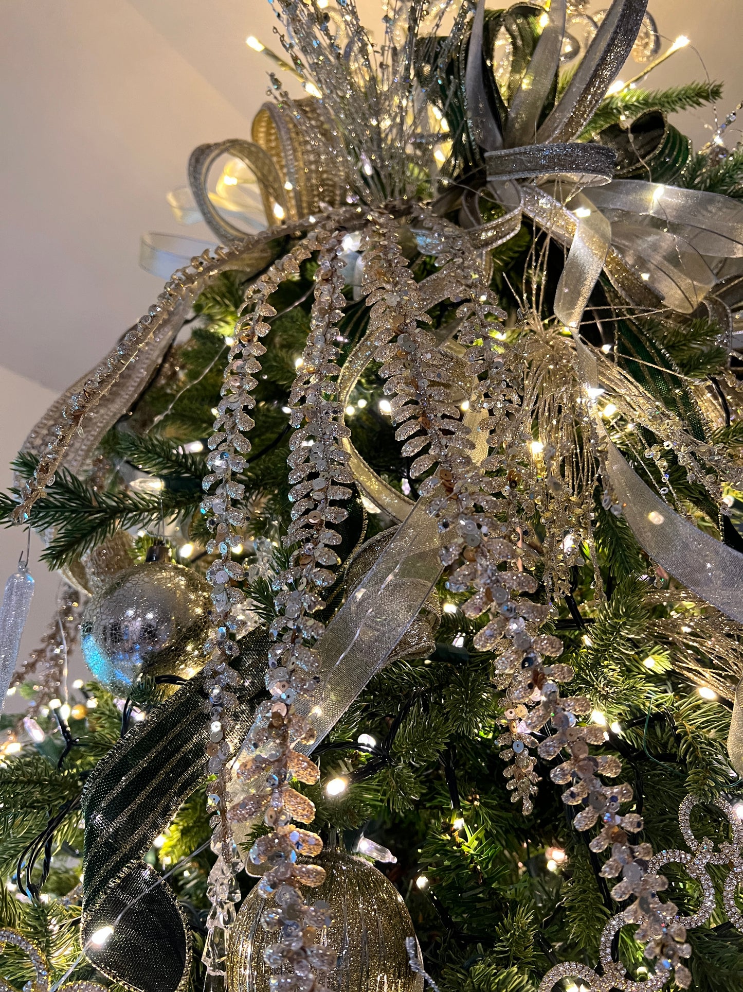 CHRISTMAS FEATHERS (GOLD)