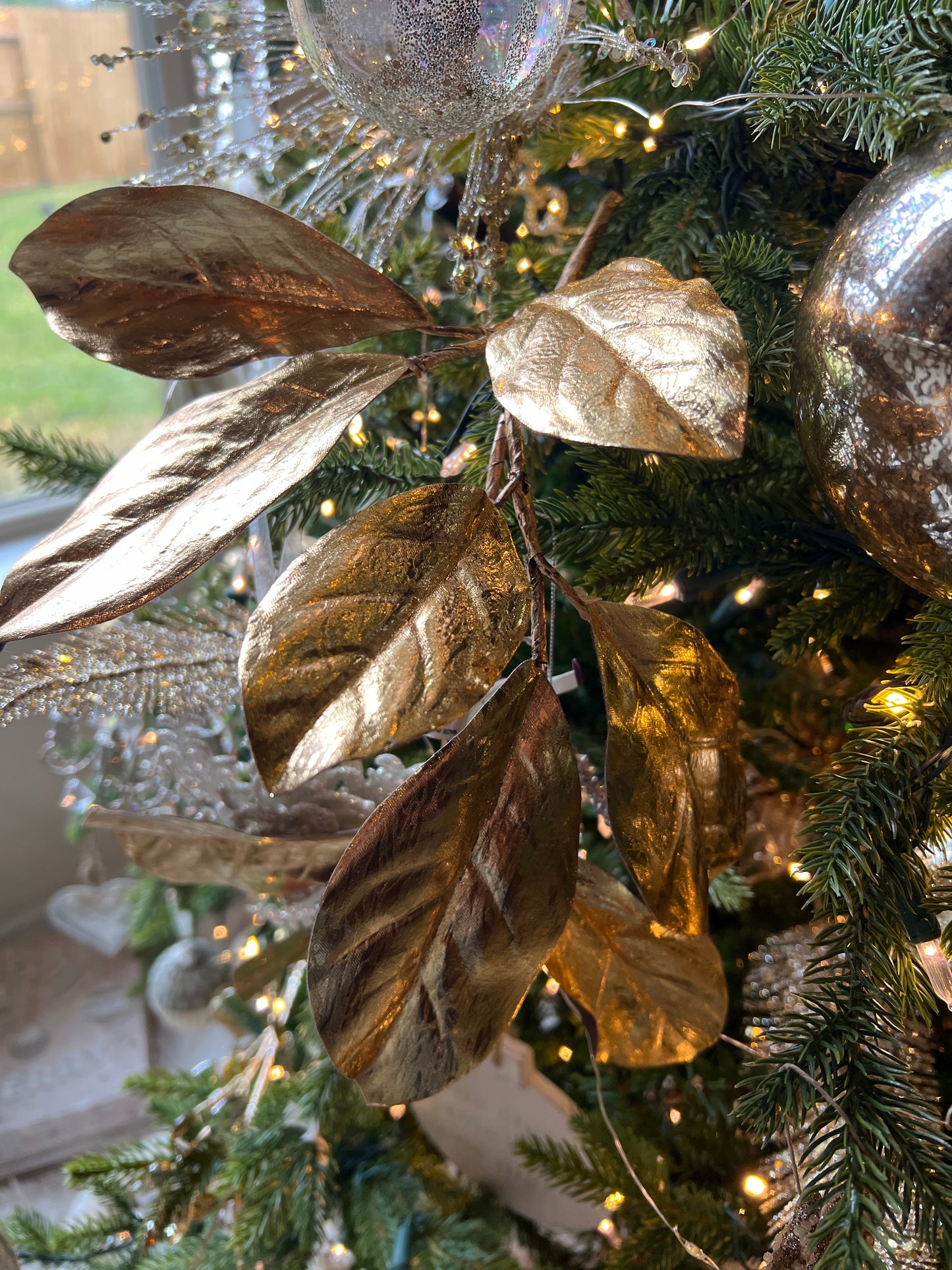 METALLIC MAGNOLIA LEAF SPRAY
