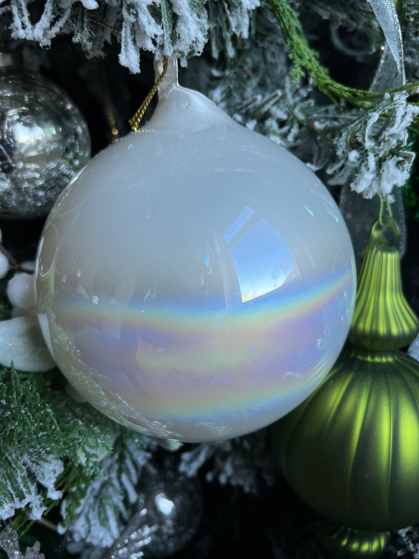PEARLESCENT GLASS ORNAMENT