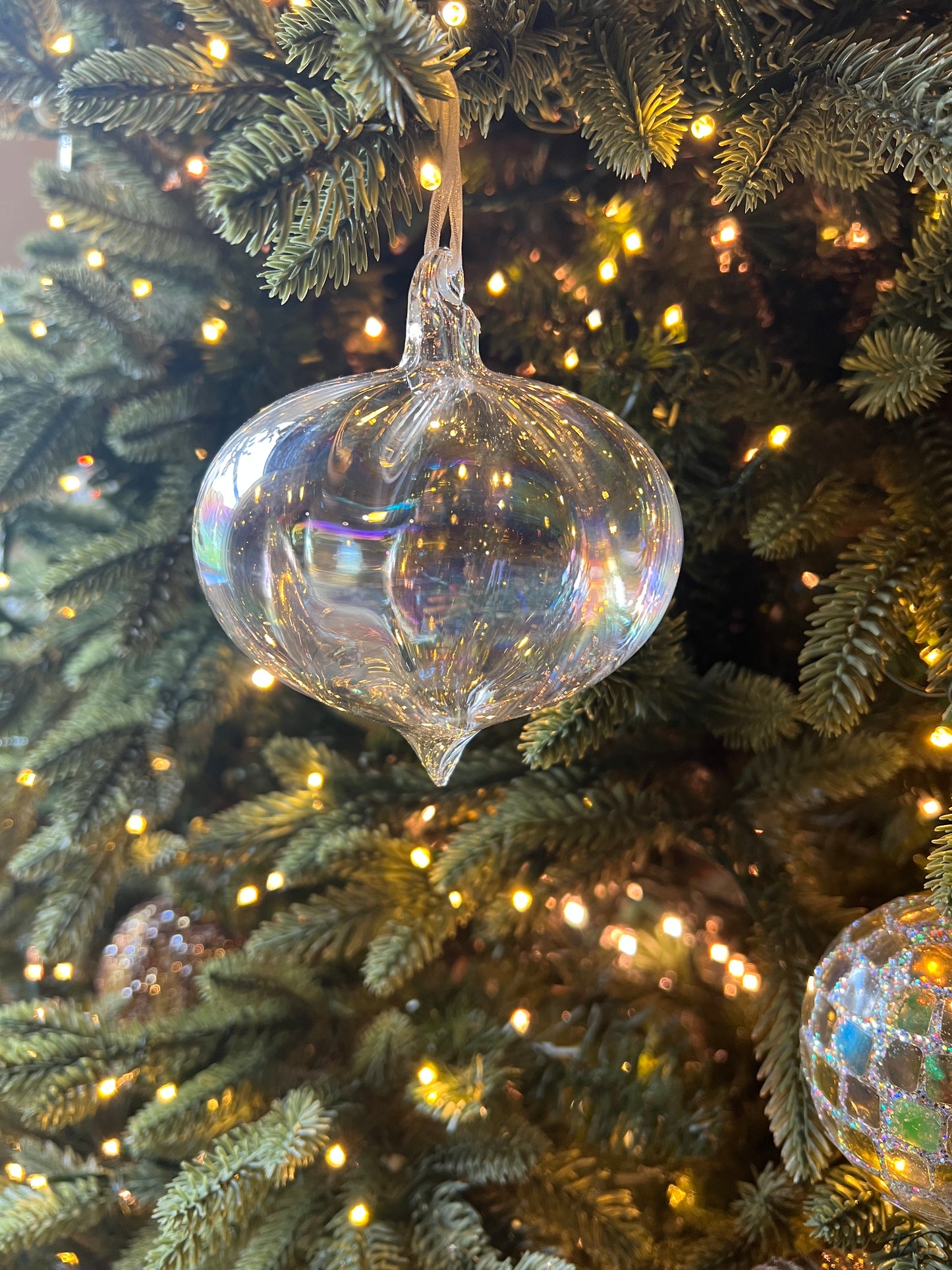 4" bauble porcelain onion aurora, iridescent