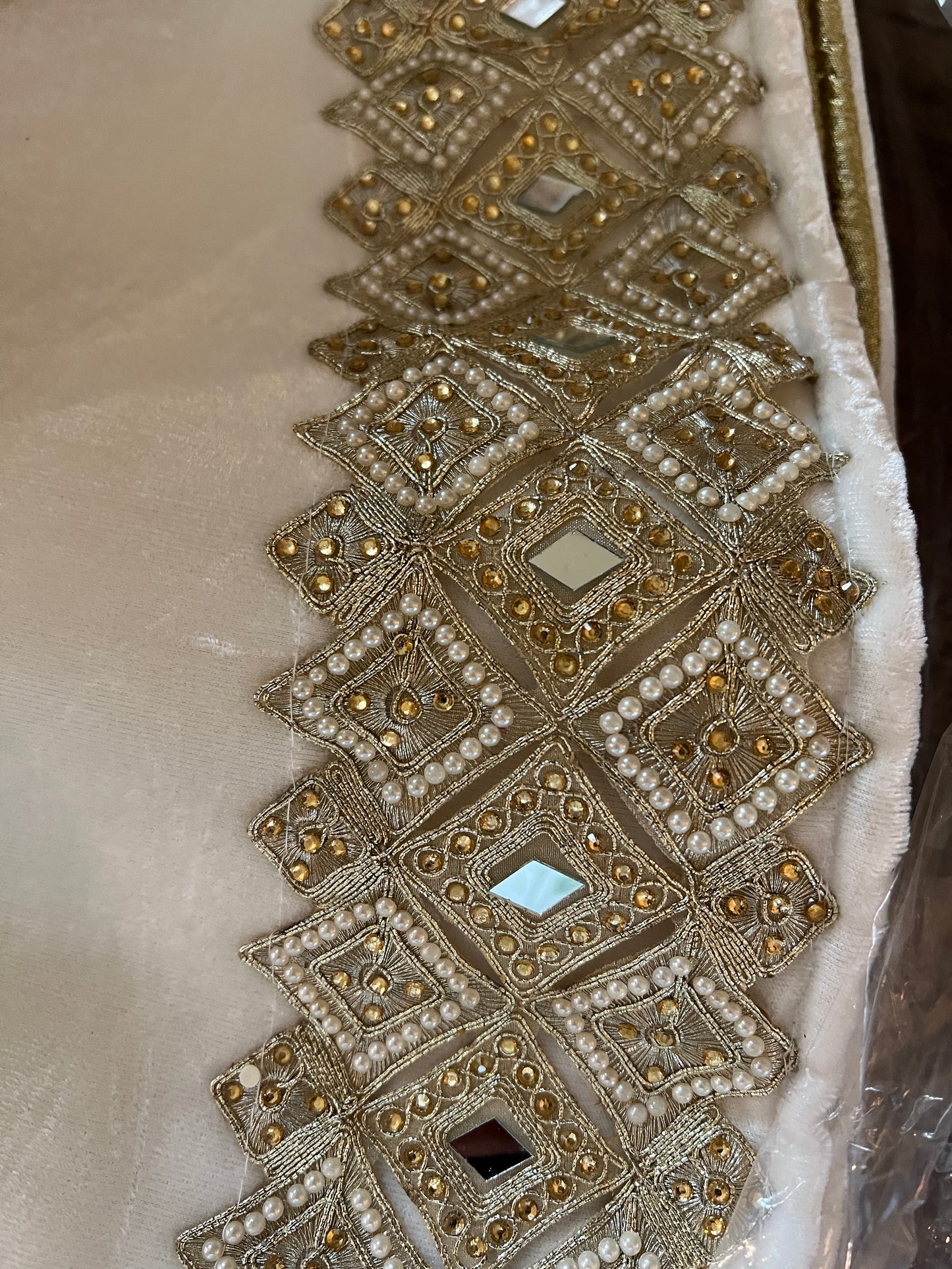 84" velvet beaded collar tree skirt, white