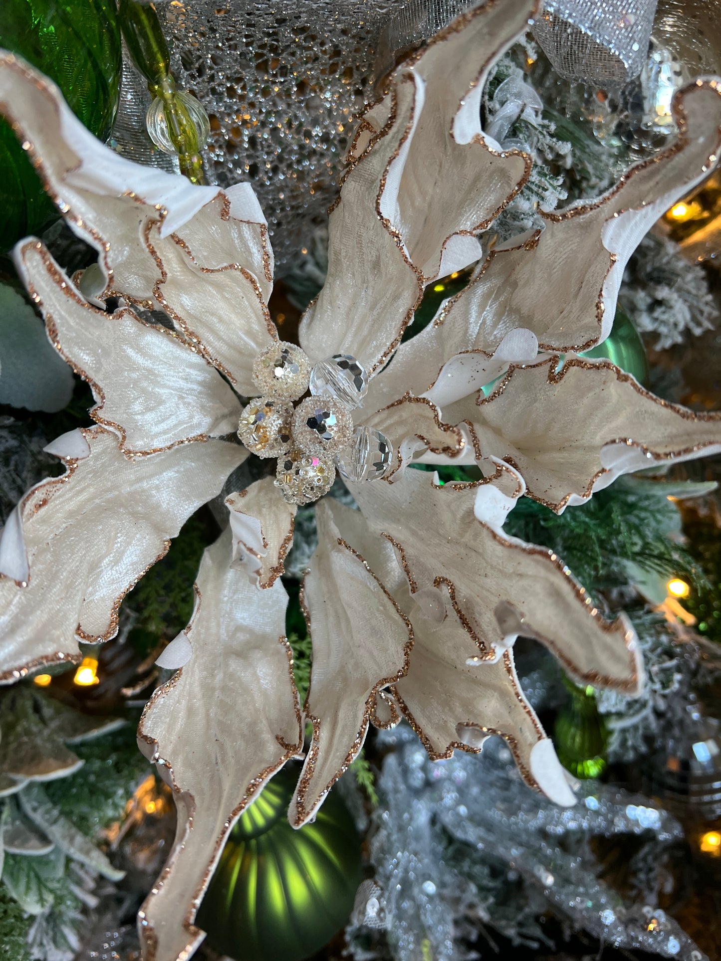 WHITE POINSETTIA STEM ( FARRISILK)