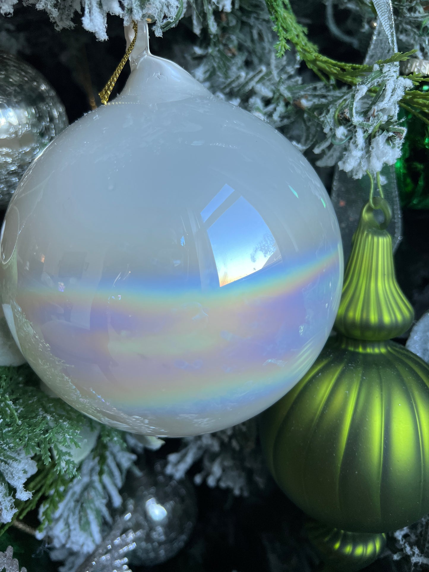 PEARLESCENT GLASS ORNAMENT