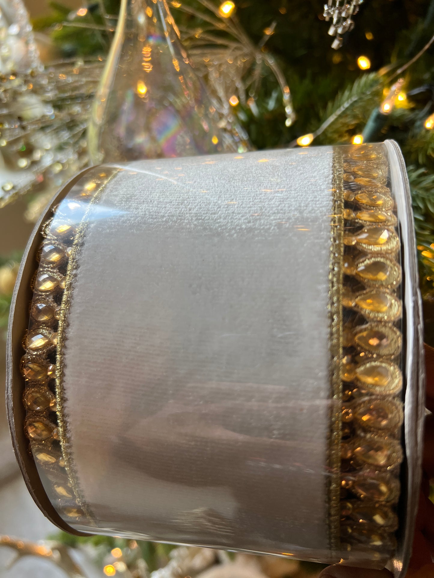 FARRISILK RIBBON JEWEL PLUMES ( IVORY) SIZE:
4"X5YD