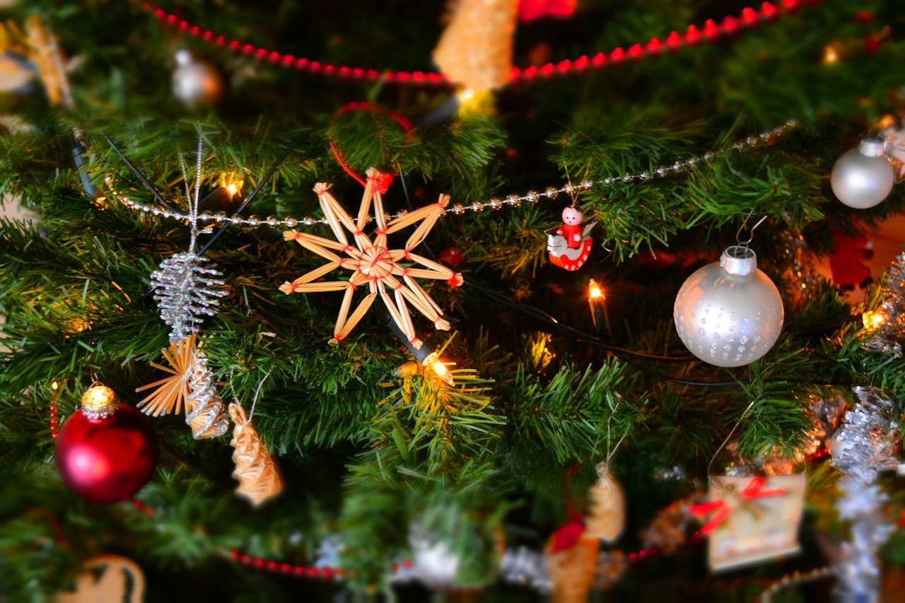 In-Person Christmas Tree Decorating Workshop