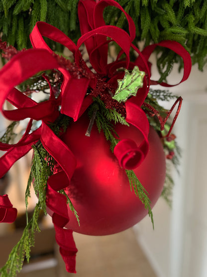 Mistletoe ted bauble