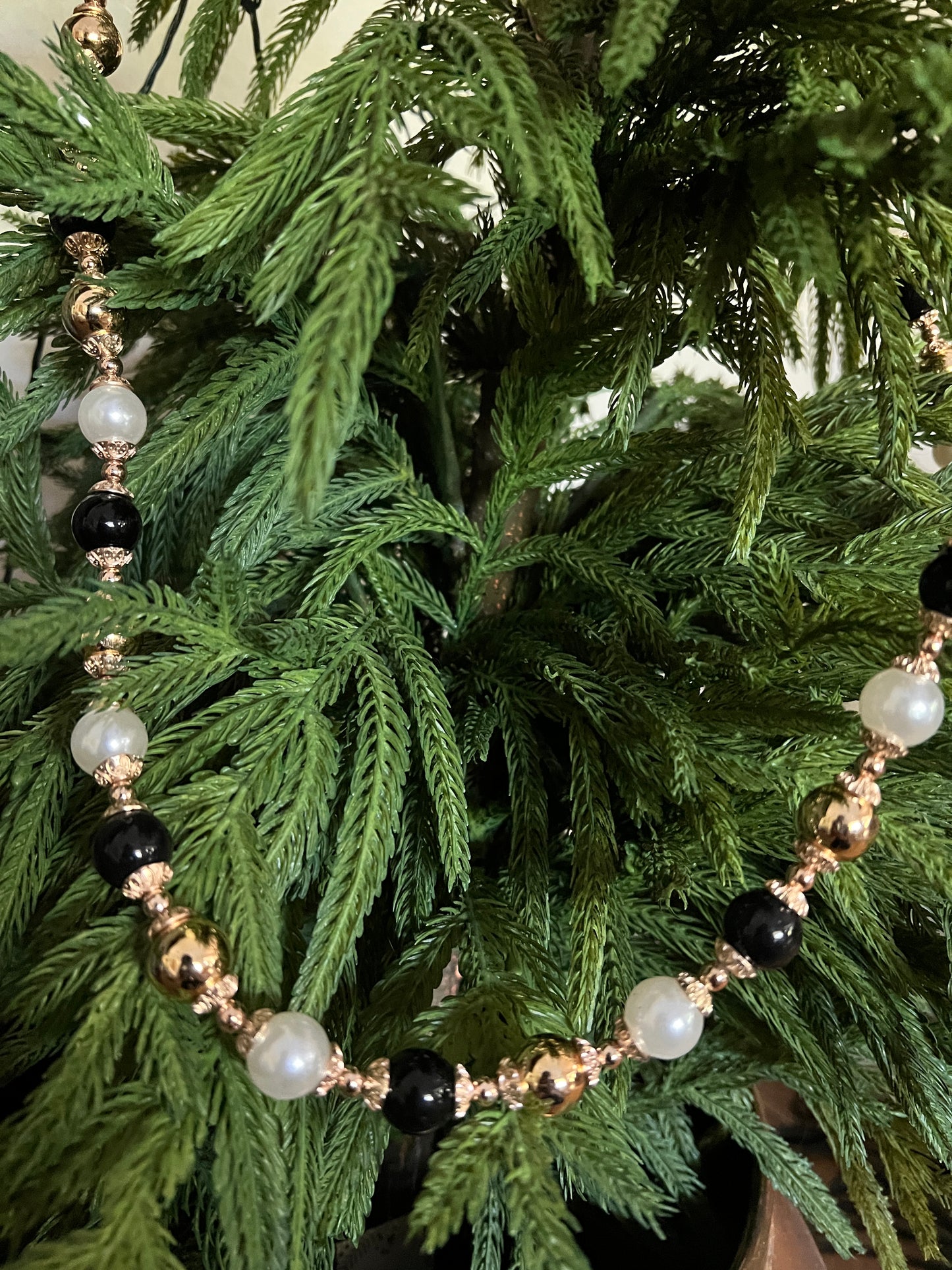 5' Black, White and Pearl Garland