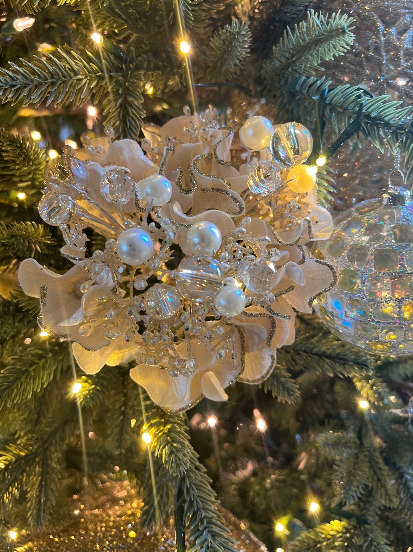 Bejeweled Hydrangea flower (ivory)