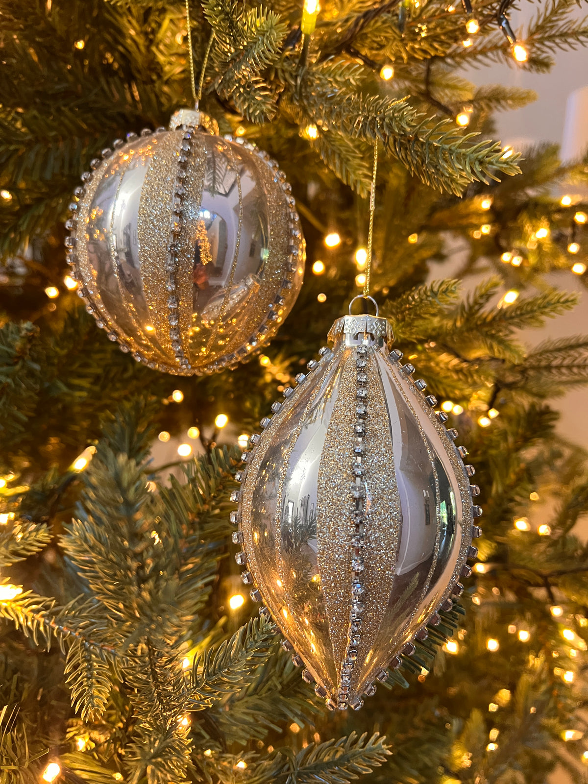 4-5.5: GLS W/DIAMOND BALL/FNL ORNAMENT( SET OF 2)
