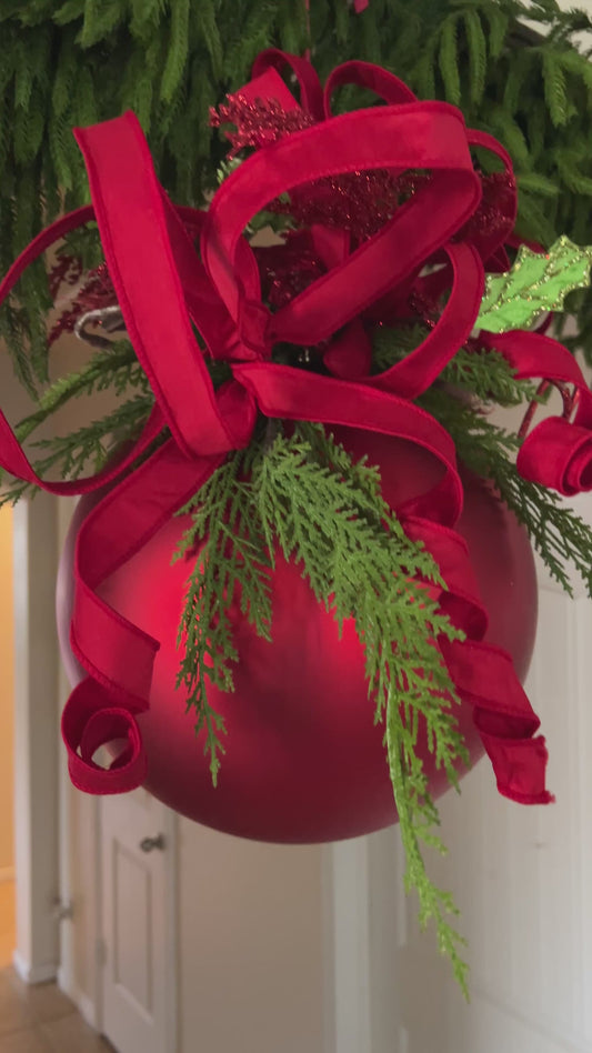 Mistletoe ted bauble